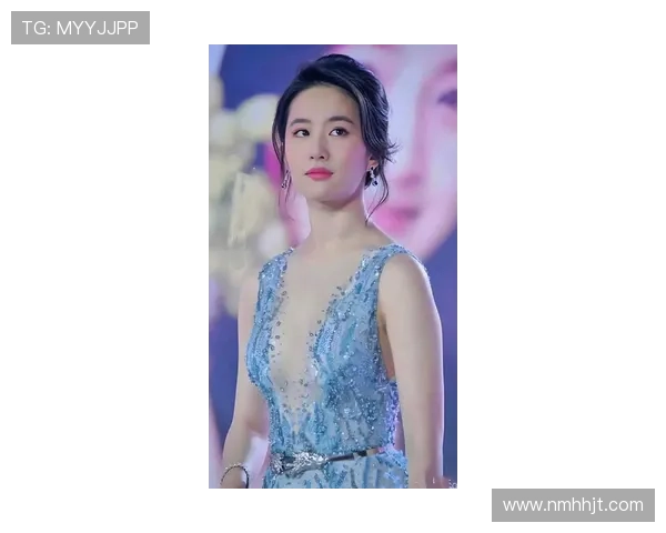 刘亦菲化身足球明星展现运动魅力与时尚风采的完美结合