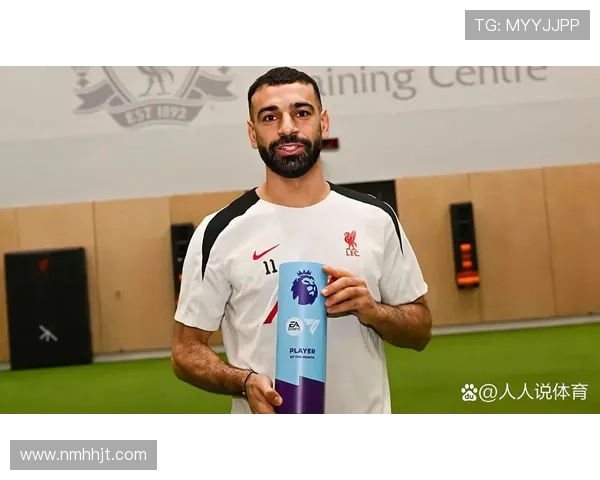 出场即巅峰的足球明星们如何在赛场上创造传奇与辉煌