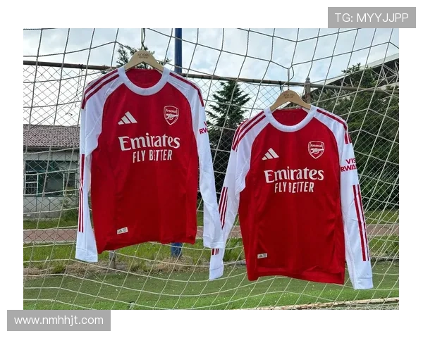 足球明星日常穿搭揭秘鞋子选择与时尚潮流的完美结合 足球明星日常穿搭揭秘鞋子选择与时尚潮流的完美结合