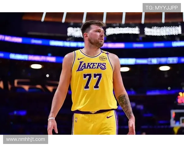 外网热议意大利足球明星表现与影响力引发全球关注