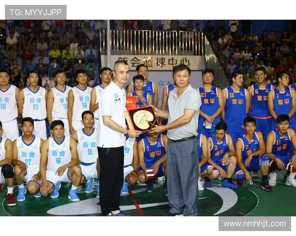 重庆篮球队团队协作新模式引发热议助力球队崛起与发展